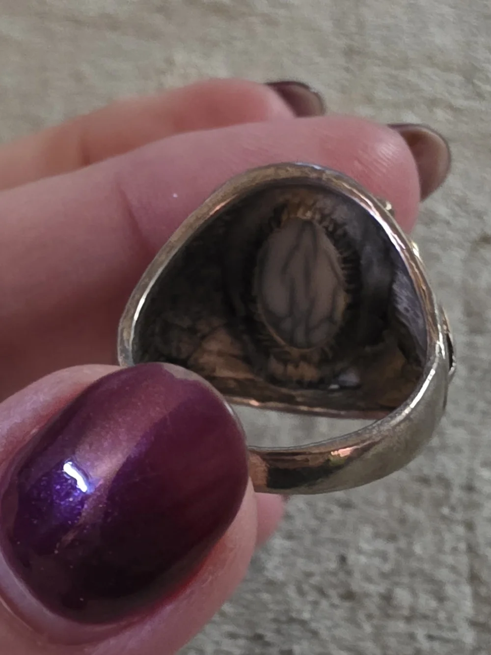 Antique Toned Ring with White Howlite Oval Stone Size 11 Look At Pics - Picture 6 of 9